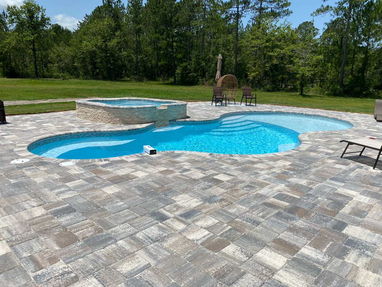 Axiom 16 G3 Pearl White Traditional Mega Napoli Lions Bridge Orion Iceberg